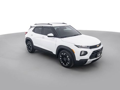 Used 2022 Chevrolet TrailBlazer LT w/ Convenience Package FWD image 3