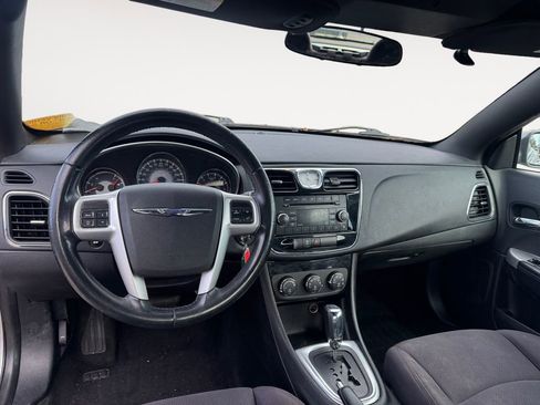 Used 2013 Chrysler 200 Touring image 10