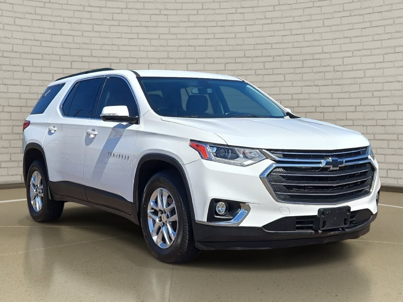 Used 2019 Chevrolet Traverse LT FWD image 3