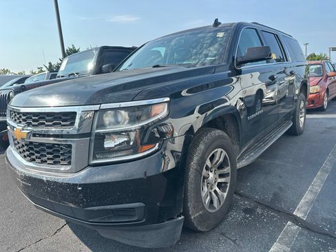 Used 2017 Chevrolet Suburban LT RWD image 1