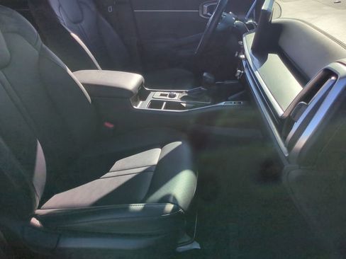 Certified 2025 Kia Sorento S FWD image 27