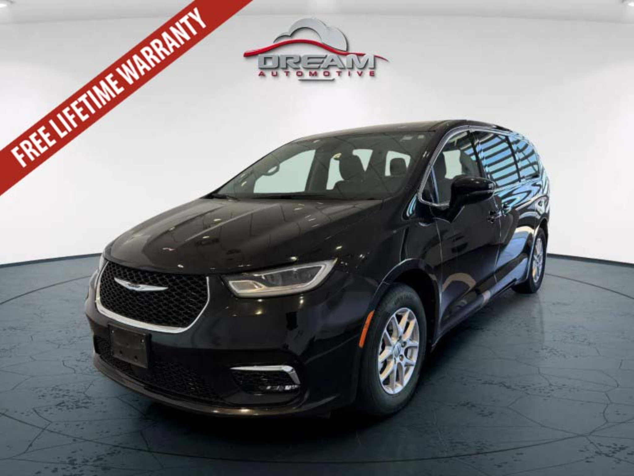 Used 2024 Chrysler Pacifica Touring-L FWD image 4