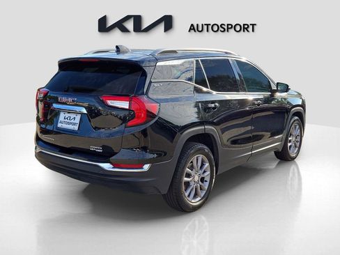 Used 2024 GMC Terrain SLT image 8