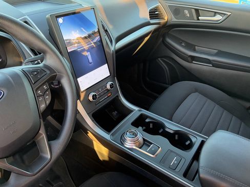 Used 2022 Ford Edge SE w/ Black Appearance Package image 16