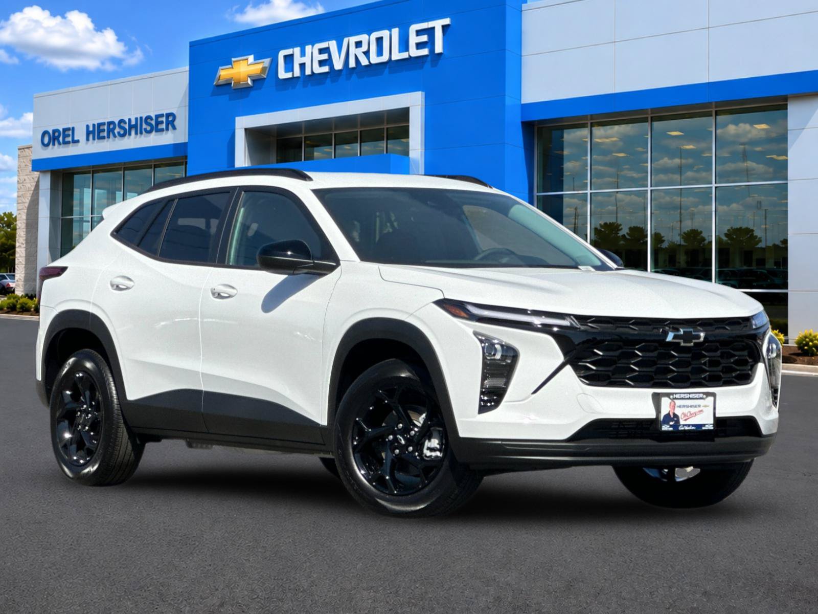 New 2026 Chevrolet Trax LT w/ Driver Confidence Package FWD image 2