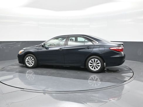 Used 2016 Toyota Camry LE image 5