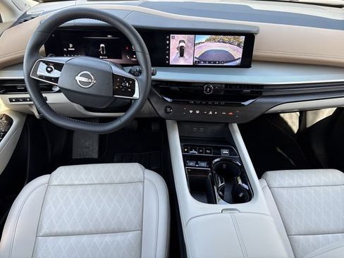 Certified 2025 Nissan Murano Platinum w/ Cargo Package AWD/4WD image 2