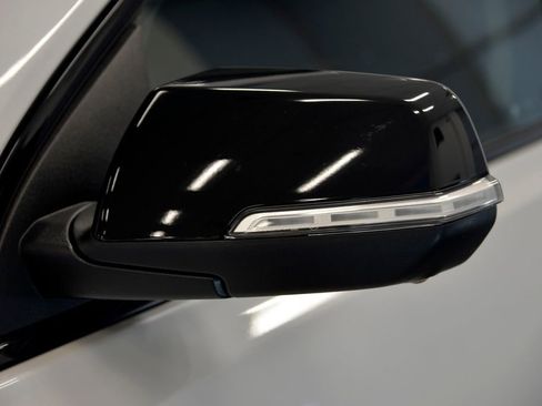 Used 2022 GMC Acadia AT4 w/ Technology Package image 12