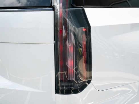 Used 2025 Cadillac Escalade V AWD/4WD image 12