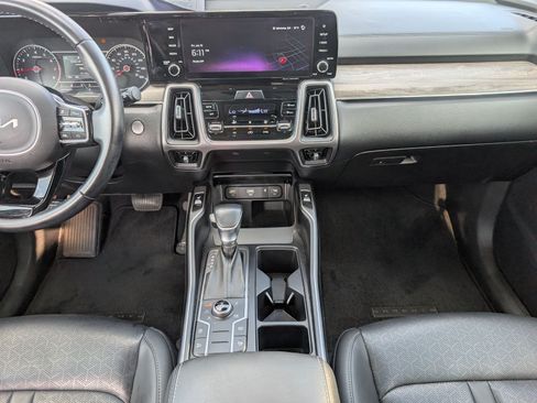 Used 2023 Kia Sorento S w/ Panoramic Sunroof Package AWD/4WD image 7