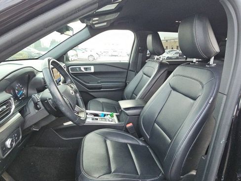 Used 2020 Ford Explorer XLT w/ Equipment Group 202A image 3