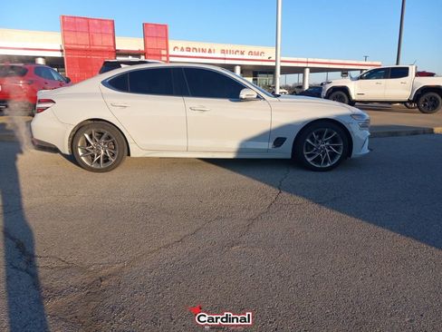 Used 2022 Genesis G70 2.0T image 3