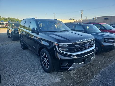 Used 2025 Ford Expedition Platinum AWD/4WD image 5