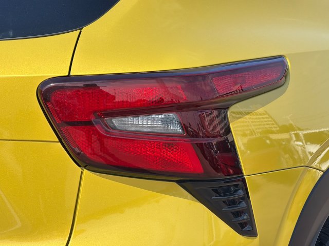 Used 2024 Chevrolet Trax RS FWD image 28