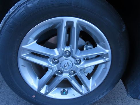 Used 2023 Hyundai Kona SE w/ Cargo Package image 18