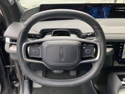 Used 2025 Lincoln Navigator Reserve w/ Jet Appearance Package image 11