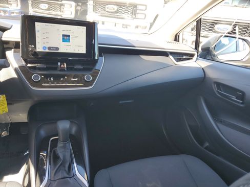 Used 2025 Toyota Corolla LE image 16