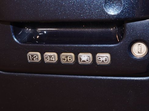 Used 2014 Ford F150 Lariat image 10