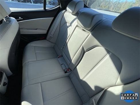 Used 2023 Genesis G70 2.0T image 20