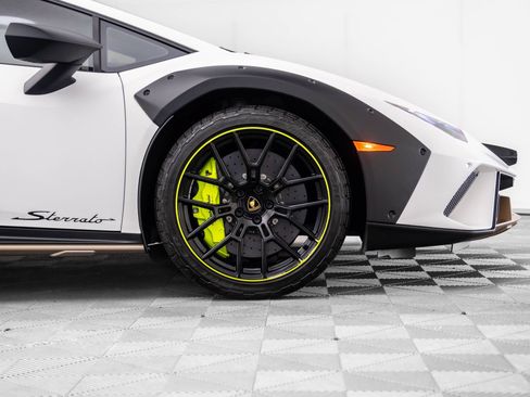 Used 2024 Lamborghini Huracan Sterrato AWD/4WD image 42