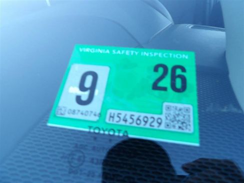 Used 2020 Toyota Corolla LE image 24