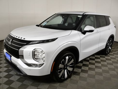 New 2026 Mitsubishi Outlander SE AWD/4WD image 10