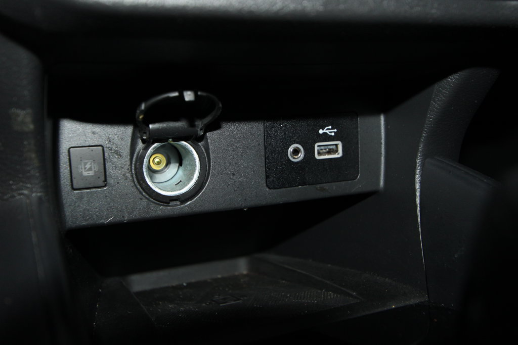 Used 2025 Nissan Versa SV FWD image 16