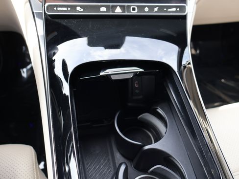 Used 2024 Mercedes-Benz GLC 300 4MATIC image 35