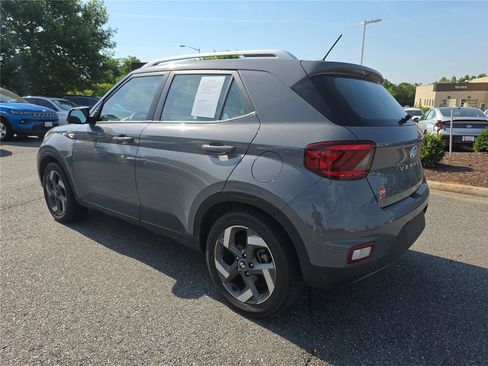 Used 2023 Hyundai Venue SEL FWD image 7