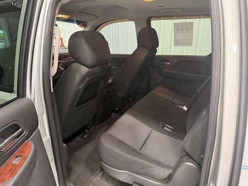 Used 2011 Chevrolet Suburban LS RWD image 13