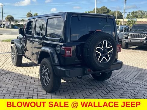 Used 2026 Jeep Wrangler Unlimited Sahara AWD/4WD image 3