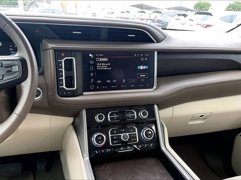 Used 2023 GMC Yukon Denali AWD/4WD image 8