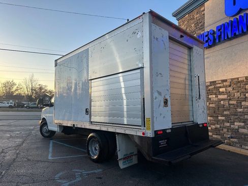 Used 2016 Chevrolet Express 4500 image 3