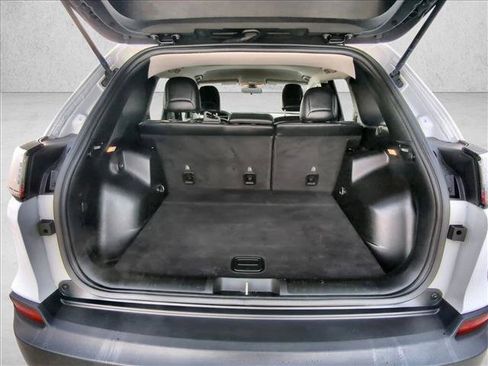 Used 2019 Jeep Cherokee Latitude Plus image 19