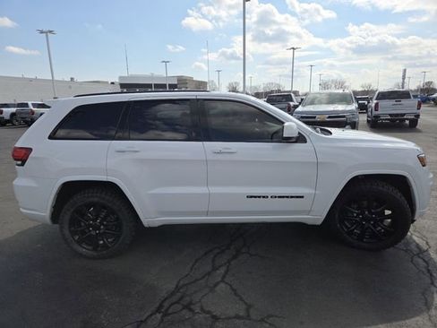 Used 2019 Jeep Grand Cherokee Altitude image 20