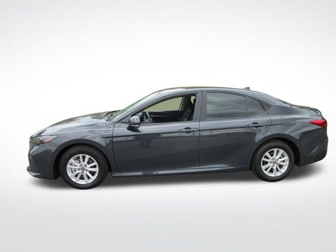 Used 2025 Toyota Camry LE image 2
