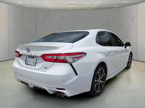 Used 2018 Toyota Camry SE FWD image 5