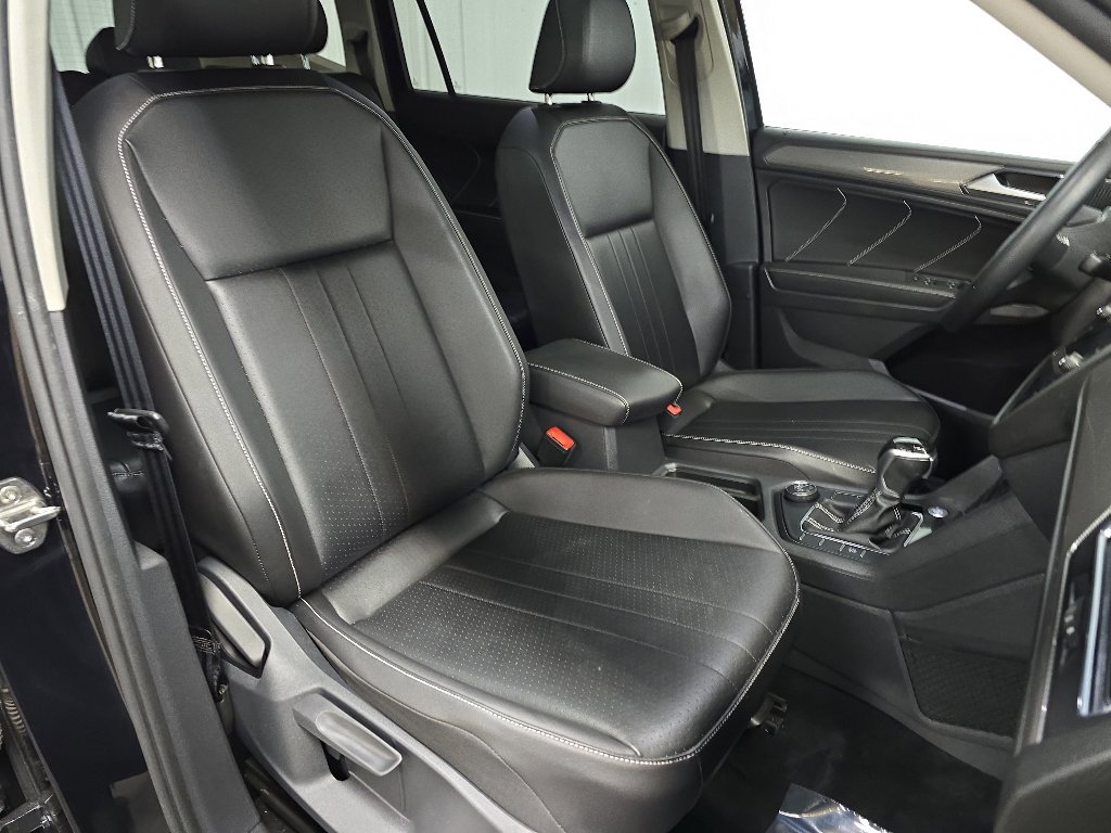 Used 2022 Volkswagen Tiguan SE w/ Panoramic Sunroof Package AWD/4WD image 15