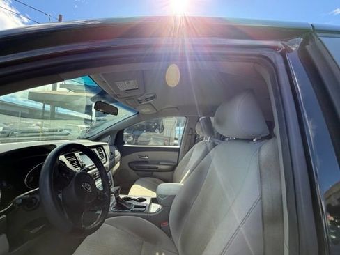 Used 2021 Kia Sedona LX FWD image 14