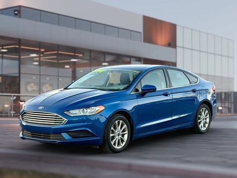 Used 2017 Ford Fusion SE w/ Fusion SE Technology Package FWD image 5
