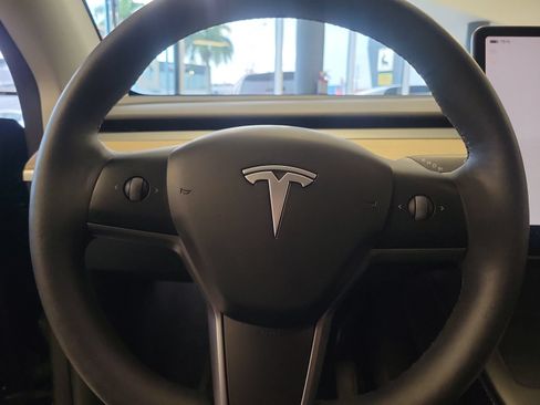 Used 2025 Tesla Model Y Long Range RWD image 22