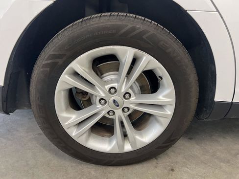 Used 2019 Ford Taurus SE FWD image 32