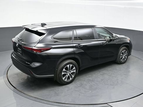 Used 2025 Toyota Highlander XLE AWD/4WD image 37