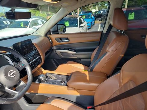 Used 2023 Nissan Pathfinder Platinum w/ Cargo Package AWD/4WD image 13