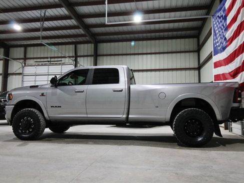 Used 2022 RAM 3500 Limited w/ Night Edition AWD/4WD image 6