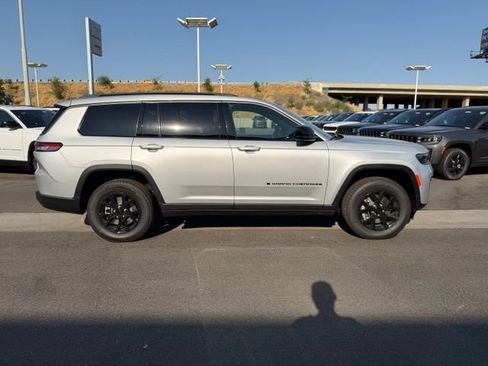 New 2026 Jeep Grand Cherokee L 4WD image 8