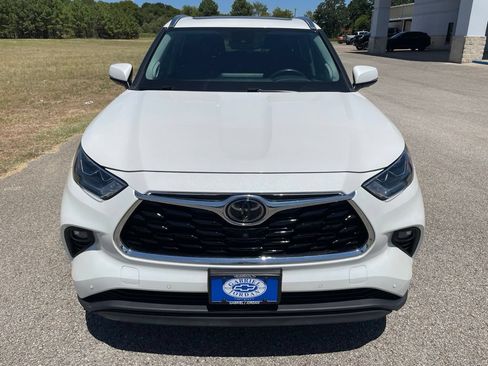 Used 2020 Toyota Highlander Limited FWD image 10