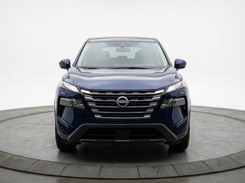 Used 2025 Nissan Rogue SV AWD/4WD image 2