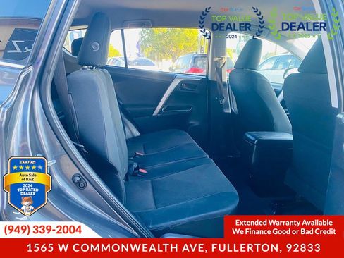 Used 2018 Toyota RAV4 LE w/ Carpet Mat Package FWD image 19