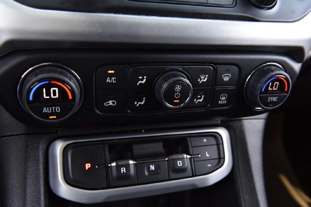 Used 2023 GMC Acadia SLT FWD image 17